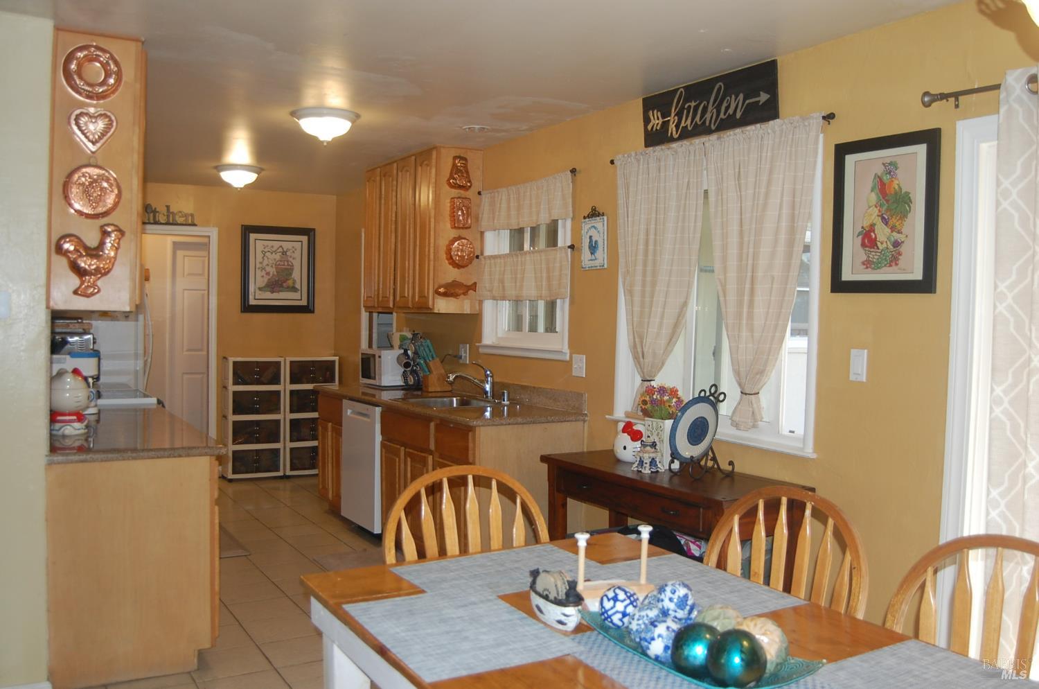 Detail Gallery Image 4 of 17 For 249 Howard Ave, Vallejo,  CA 94589 - 3 Beds | 2 Baths
