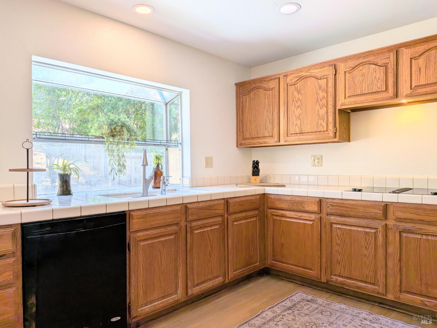 Detail Gallery Image 12 of 20 For 2220 Fox Glen Dr, Fairfield,  CA 94534 - 5 Beds | 3 Baths