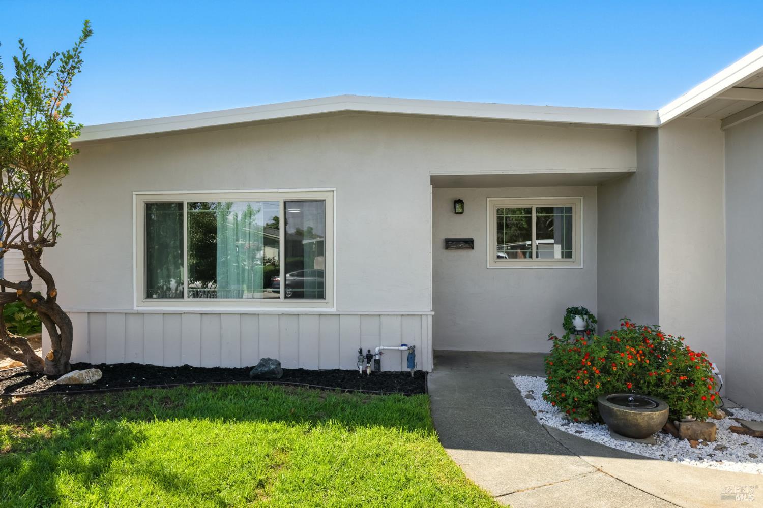 Detail Gallery Image 5 of 33 For 242 Arbor St, Vacaville,  CA 95688 - 3 Beds | 2 Baths