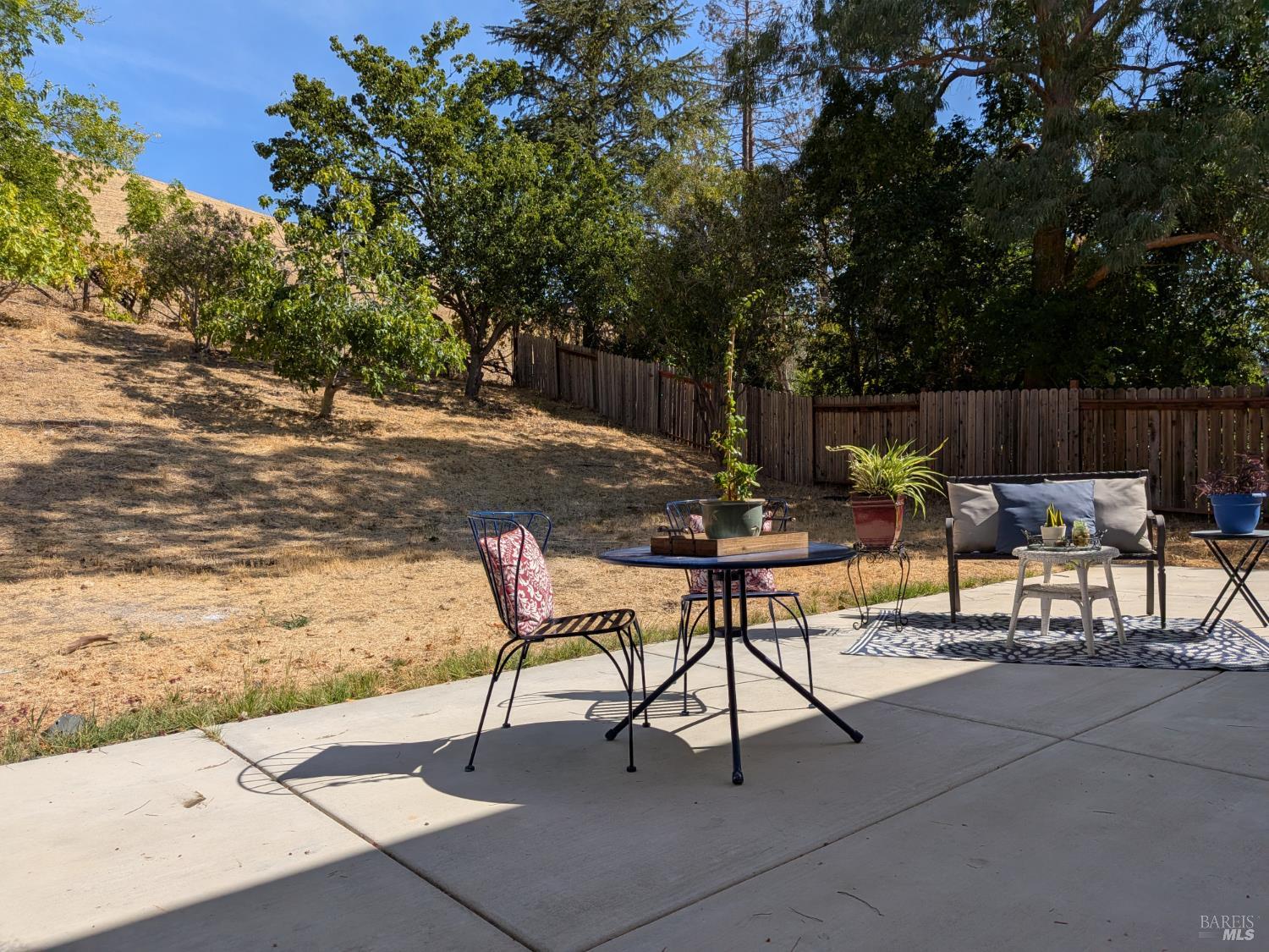 Detail Gallery Image 18 of 20 For 2220 Fox Glen Dr, Fairfield,  CA 94534 - 5 Beds | 3 Baths