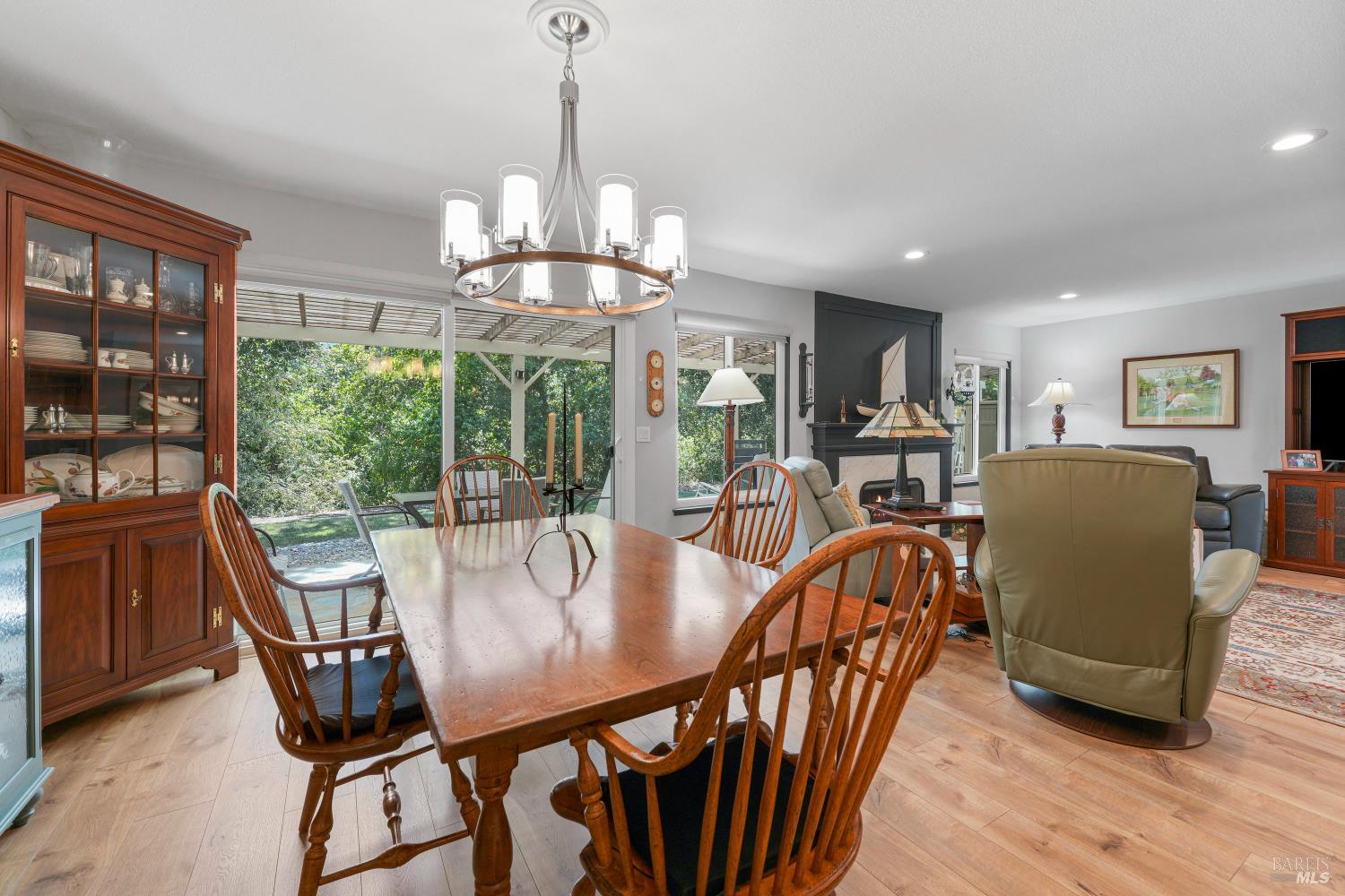 Detail Gallery Image 6 of 44 For 6493 Meadowridge Ct, Santa Rosa,  CA 95409 - 2 Beds | 2 Baths