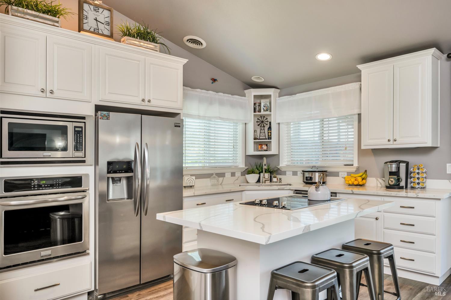 Detail Gallery Image 7 of 31 For 19863 Mountain Mdws, Hidden Valley Lake,  CA 95467 - 3 Beds | 2 Baths