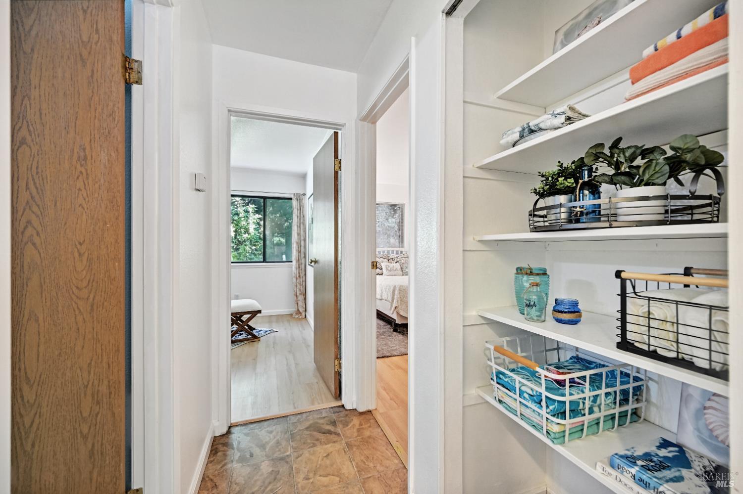 Detail Gallery Image 6 of 38 For 43 Creek Ct, Cotati,  CA 94931 - 2 Beds | 1 Baths