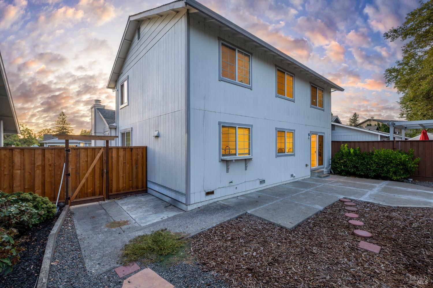 Detail Gallery Image 3 of 46 For 7134 Carillon Ct, Rohnert Park,  CA 94928 - 5 Beds | 2/1 Baths