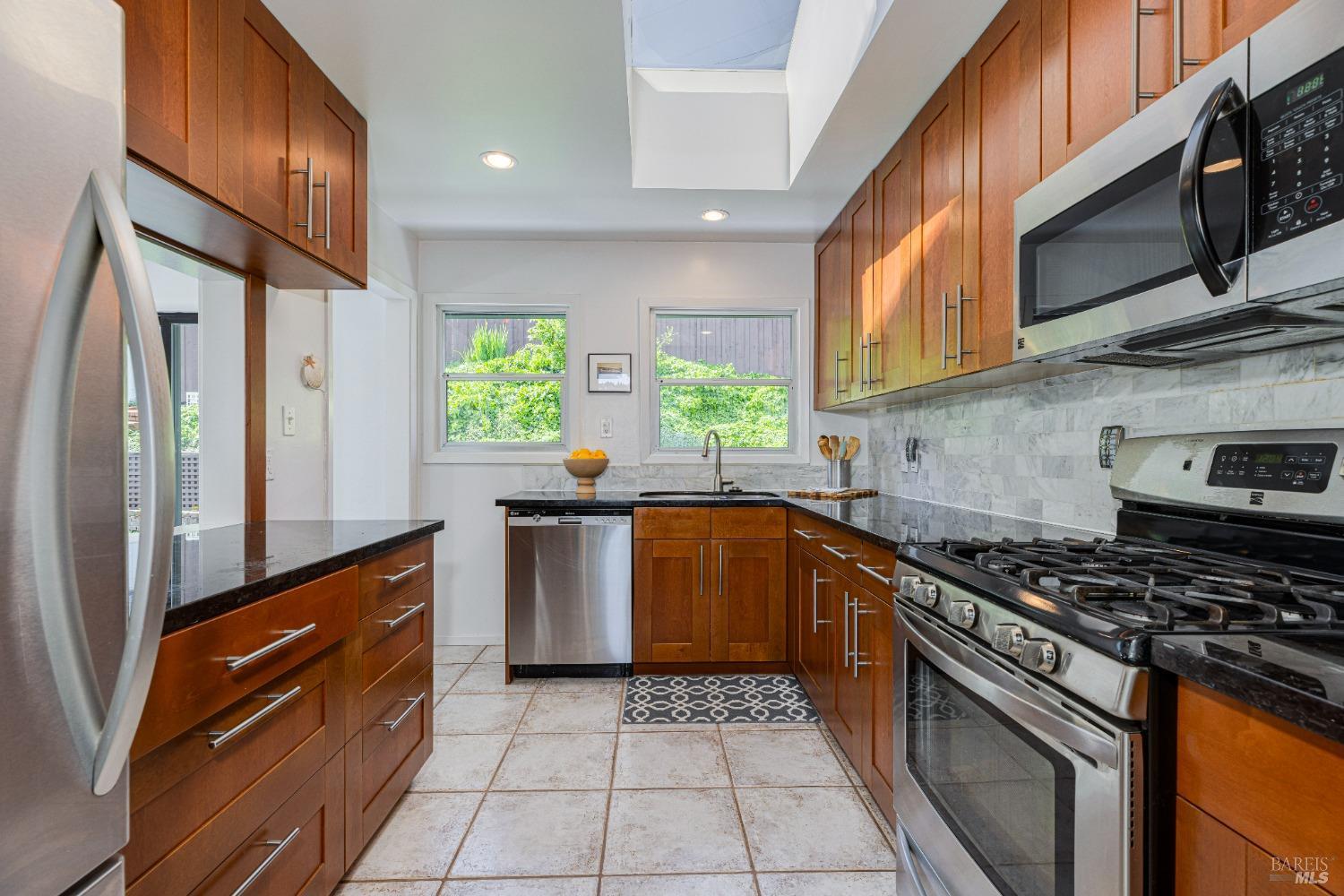 Detail Gallery Image 33 of 74 For 711 Alta Vista Rd, Mill Valley,  CA 94941 - 4 Beds | 2 Baths