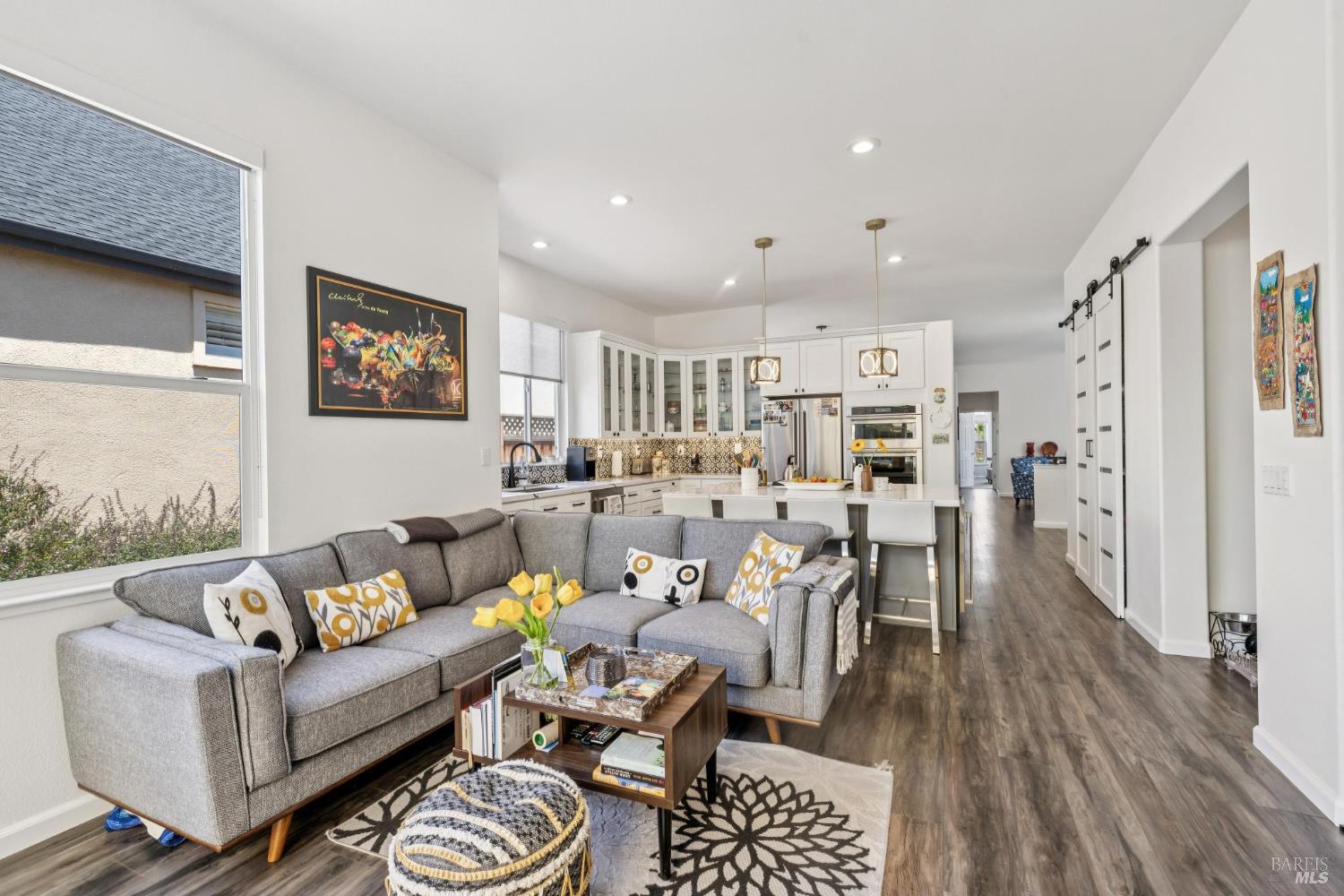 Detail Gallery Image 31 of 51 For 1917 Falcon Ridge Dr, Petaluma,  CA 94954 - 3 Beds | 2 Baths