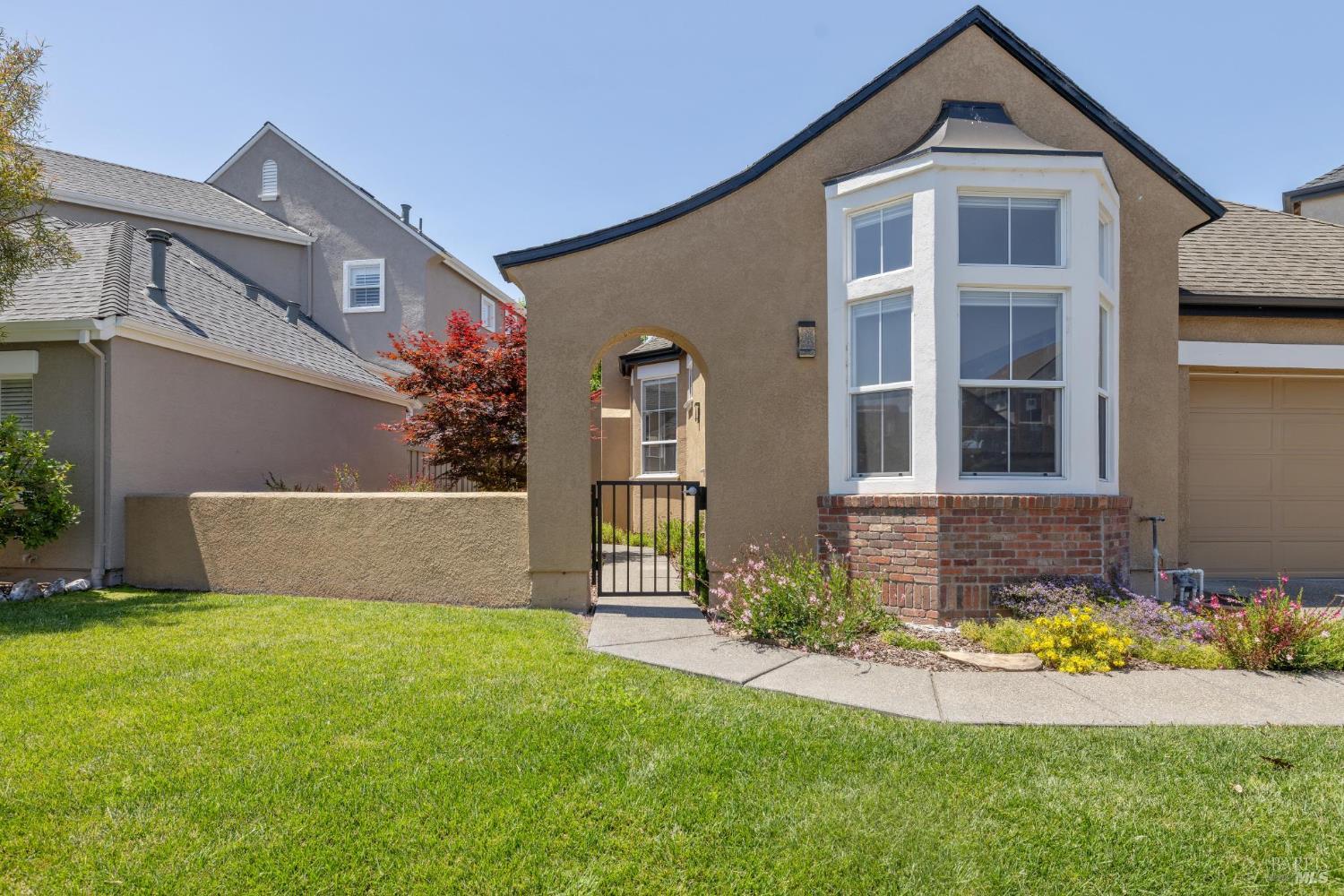 Detail Gallery Image 3 of 51 For 1917 Falcon Ridge Dr, Petaluma,  CA 94954 - 3 Beds | 2 Baths