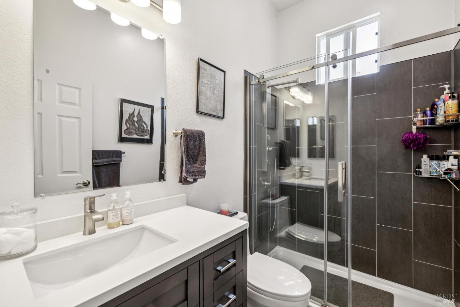 Detail Gallery Image 43 of 51 For 1917 Falcon Ridge Dr, Petaluma,  CA 94954 - 3 Beds | 2 Baths
