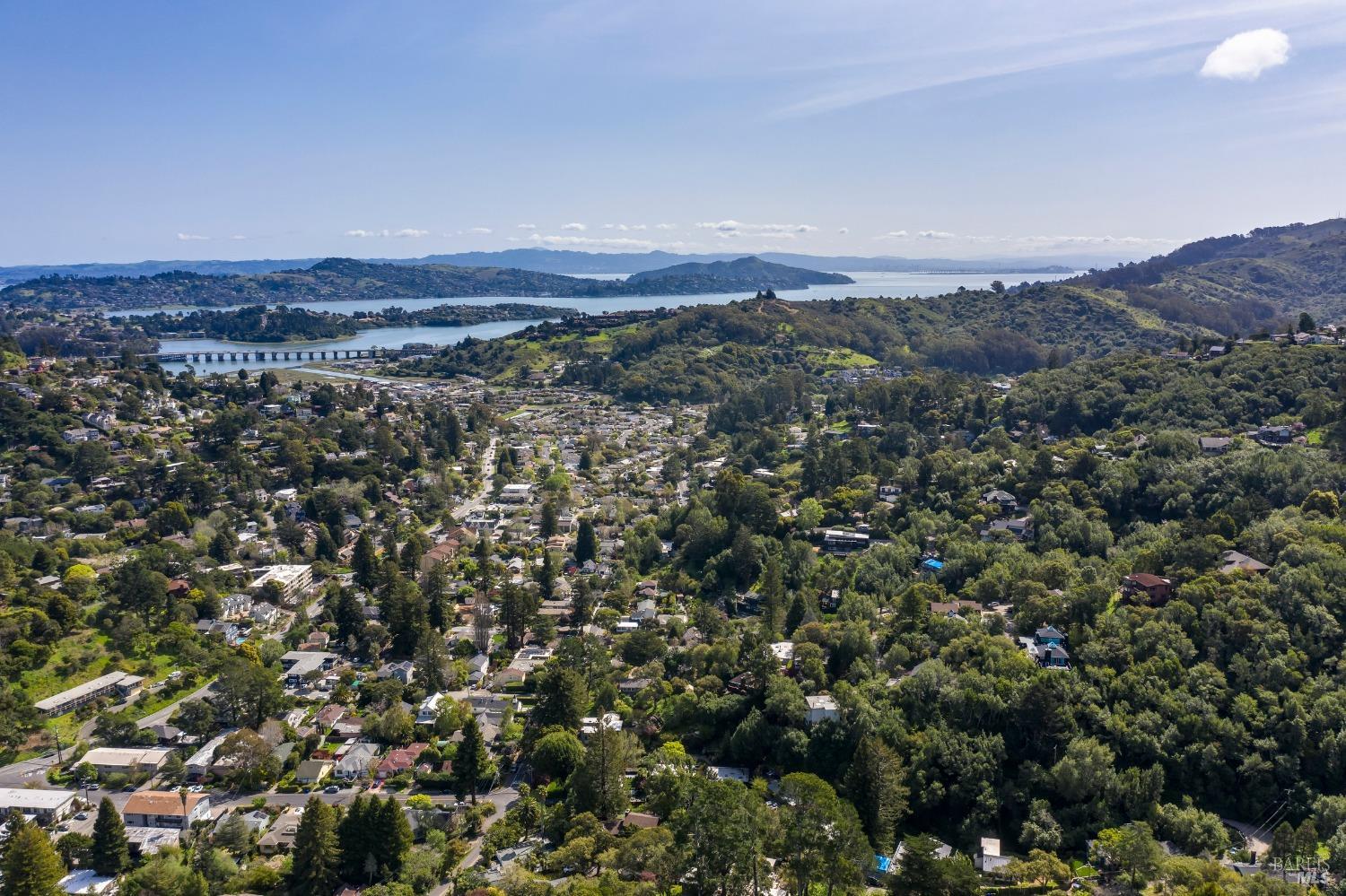 Detail Gallery Image 11 of 74 For 711 Alta Vista Rd, Mill Valley,  CA 94941 - 4 Beds | 2 Baths