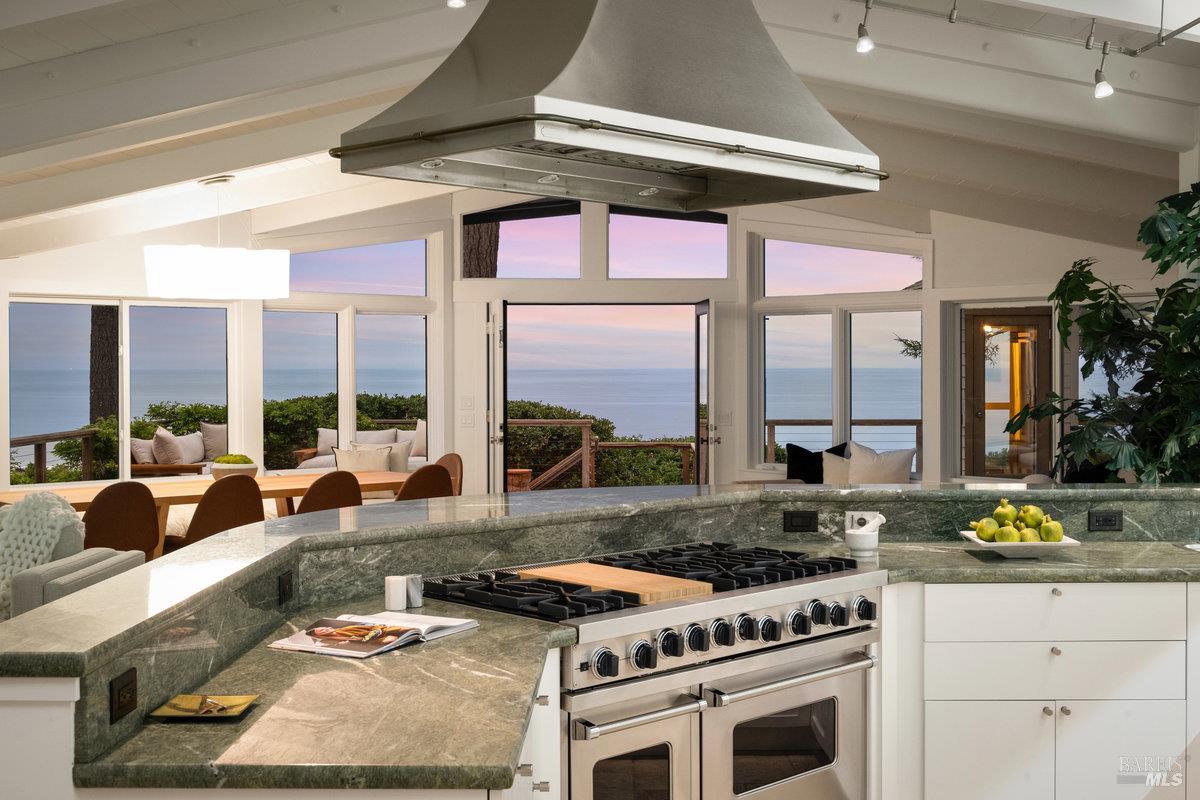 Detail Gallery Image 6 of 99 For 125 Laurel Ave, Stinson Beach,  CA 94970 - 3 Beds | 3 Baths
