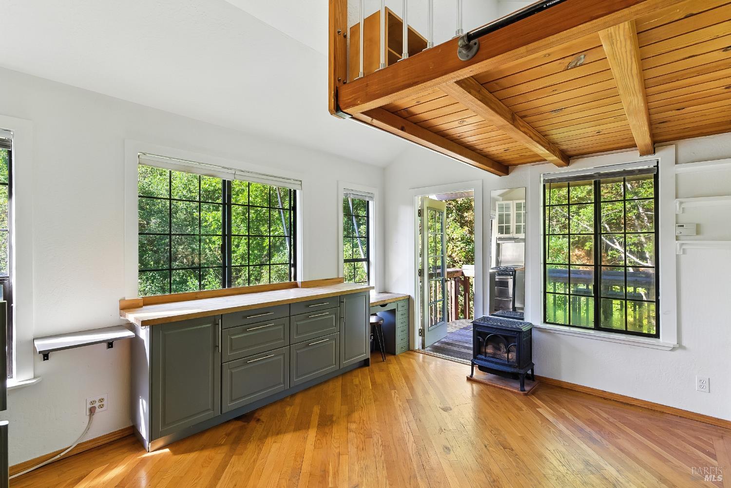 Detail Gallery Image 14 of 30 For 183 Laurel Dr, Fairfax,  CA 94930 - 5 Beds | 6 Baths