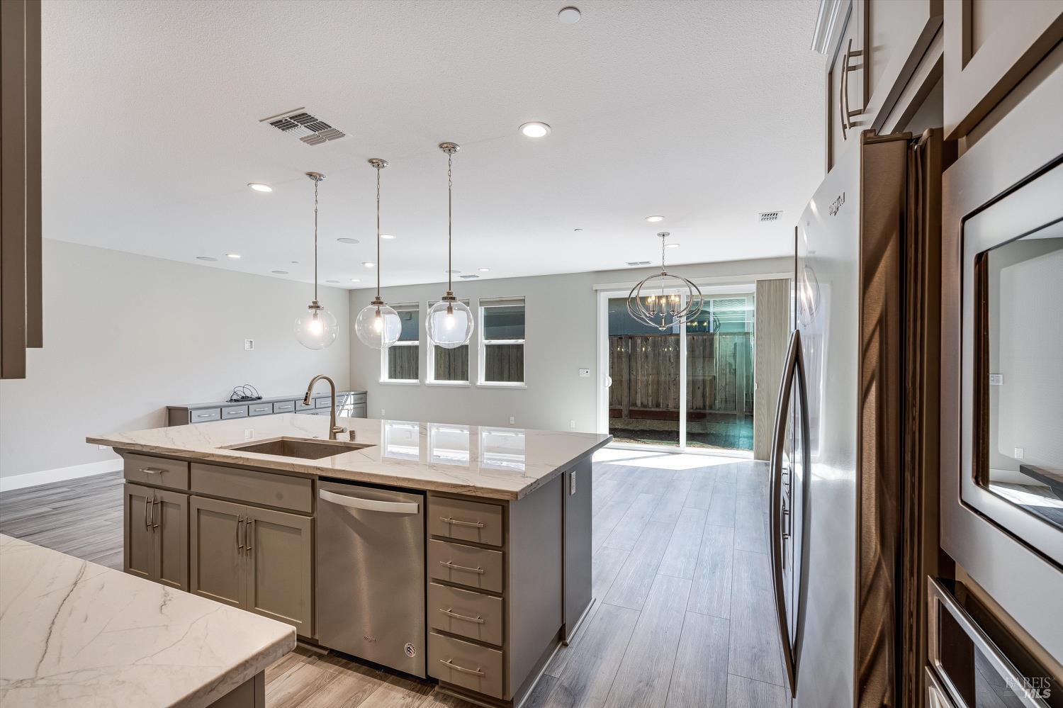 Detail Gallery Image 16 of 45 For 5646 Kameron Pl, Rohnert Park,  CA 94928 - 3 Beds | 2/1 Baths