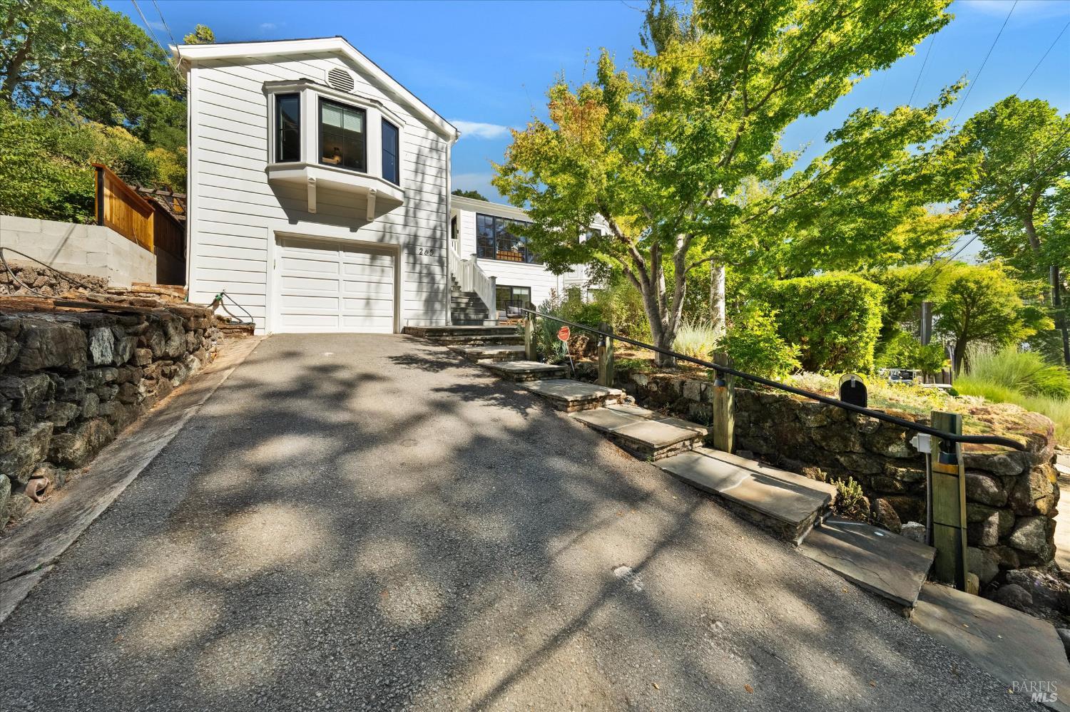 Detail Gallery Image 6 of 55 For 265 Crescent Rd, San Anselmo,  CA 94960 - 3 Beds | 3 Baths