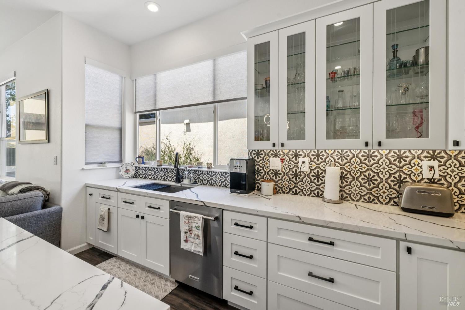 Detail Gallery Image 25 of 51 For 1917 Falcon Ridge Dr, Petaluma,  CA 94954 - 3 Beds | 2 Baths