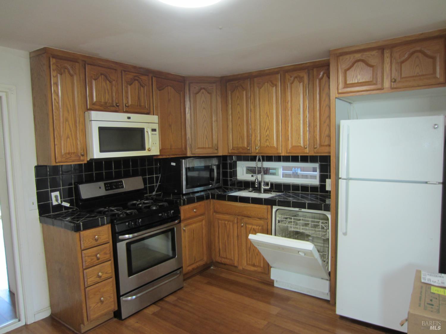 Detail Gallery Image 4 of 15 For 514 Montezuma St, Rio Vista,  CA 94571 - 2 Beds | 2 Baths