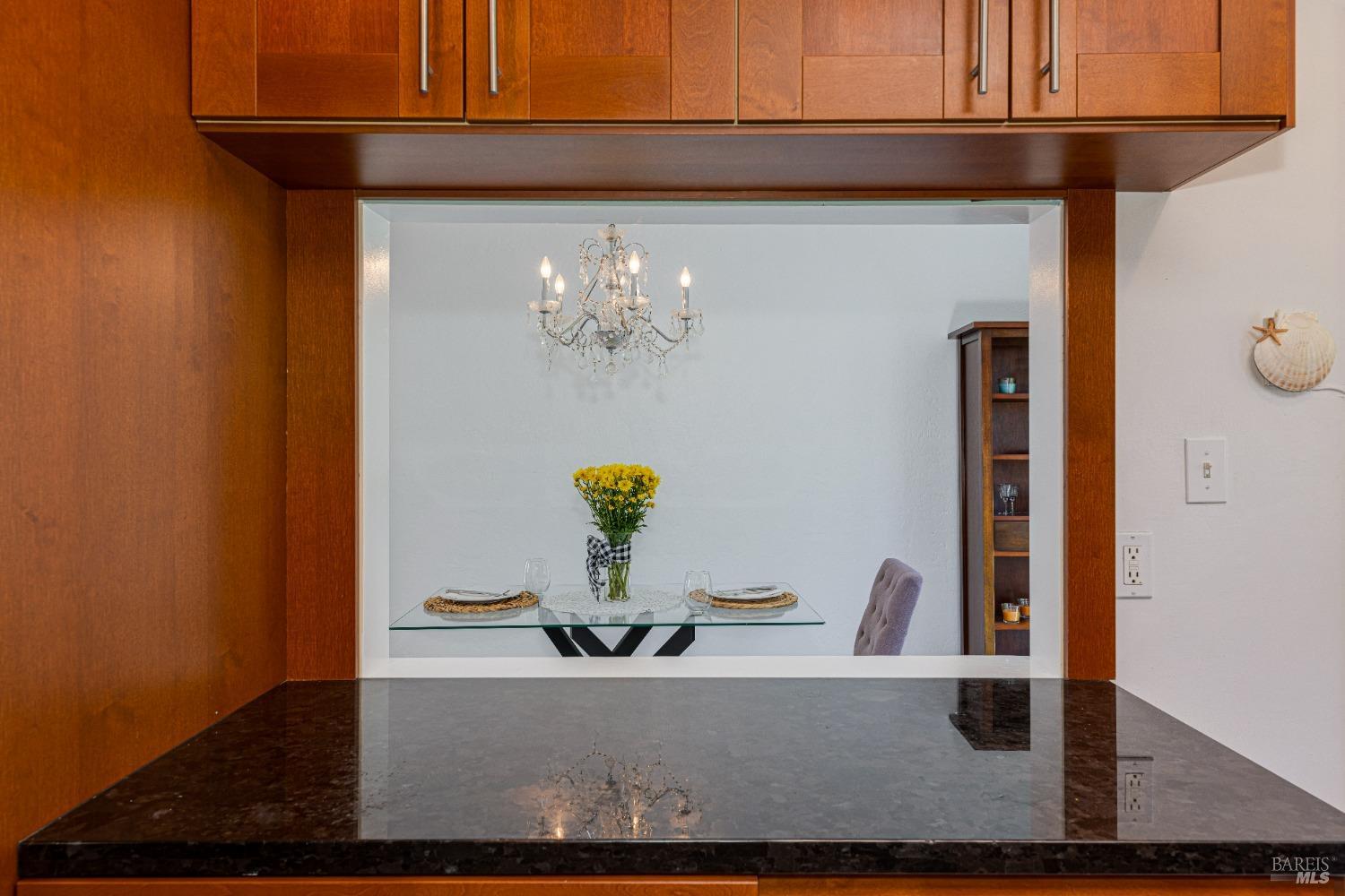 Detail Gallery Image 30 of 74 For 711 Alta Vista Rd, Mill Valley,  CA 94941 - 4 Beds | 2 Baths