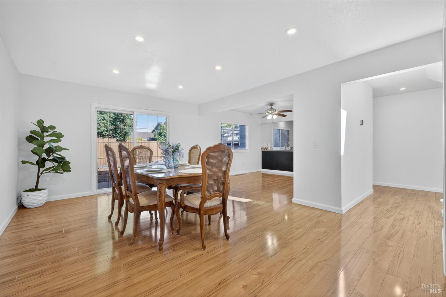 Detail Gallery Image 25 of 46 For 7134 Carillon Ct, Rohnert Park,  CA 94928 - 5 Beds | 2/1 Baths