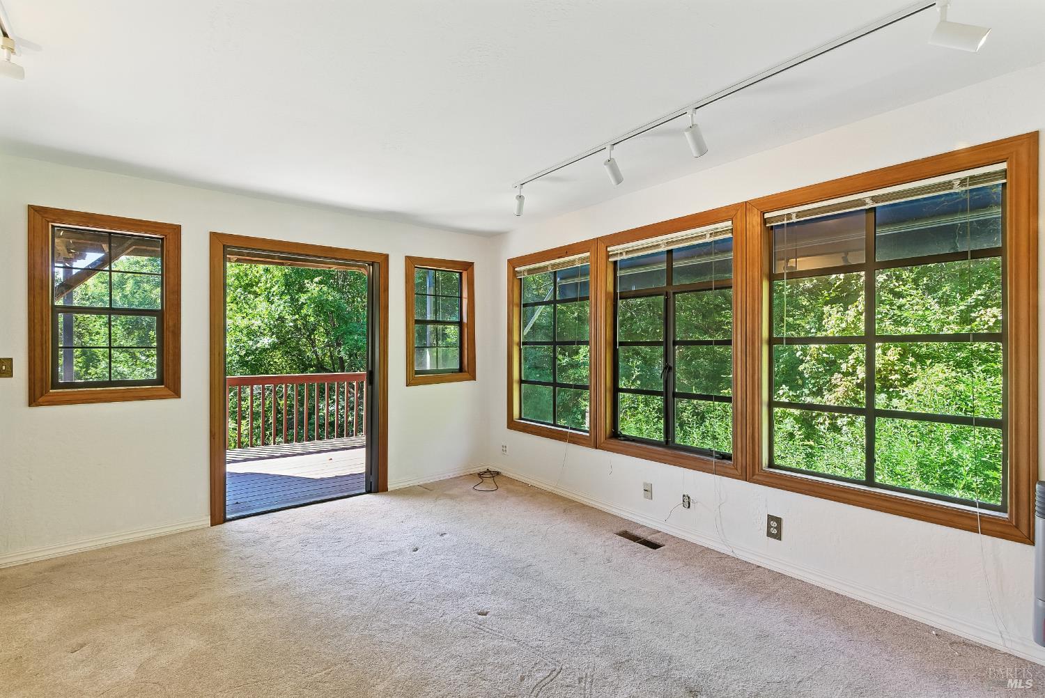 Detail Gallery Image 6 of 30 For 183 Laurel Dr, Fairfax,  CA 94930 - 5 Beds | 6 Baths
