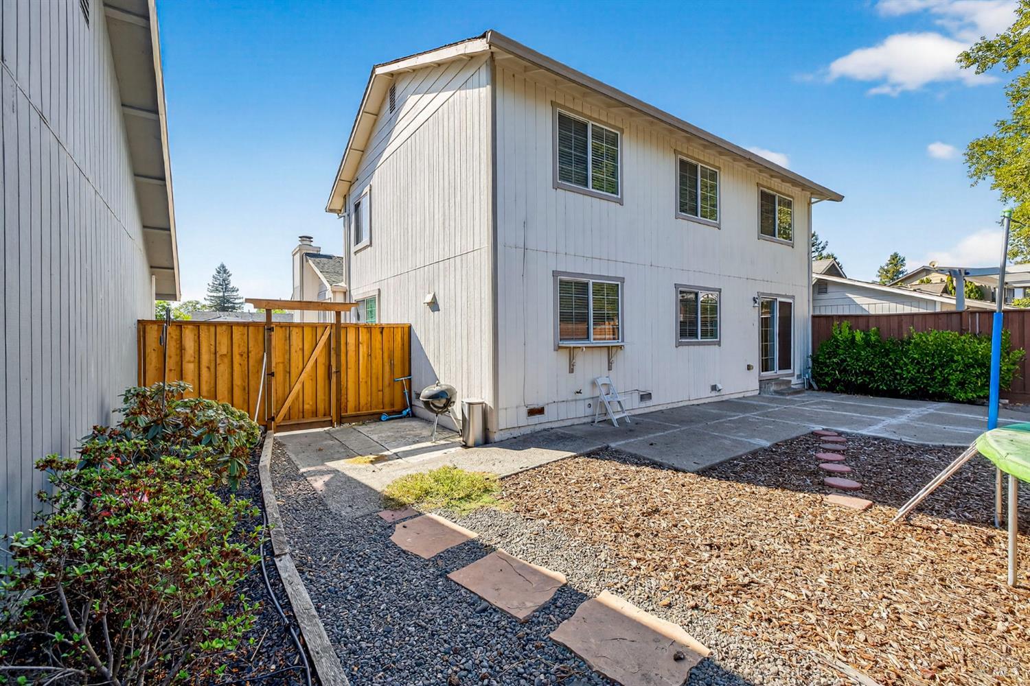 Detail Gallery Image 40 of 46 For 7134 Carillon Ct, Rohnert Park,  CA 94928 - 5 Beds | 2/1 Baths