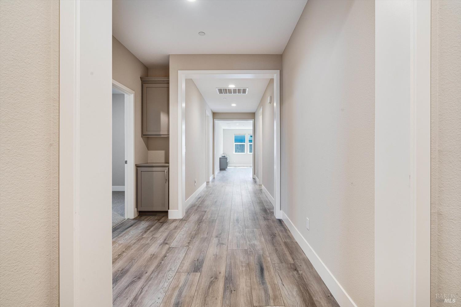 Detail Gallery Image 4 of 45 For 5646 Kameron Pl, Rohnert Park,  CA 94928 - 3 Beds | 2/1 Baths