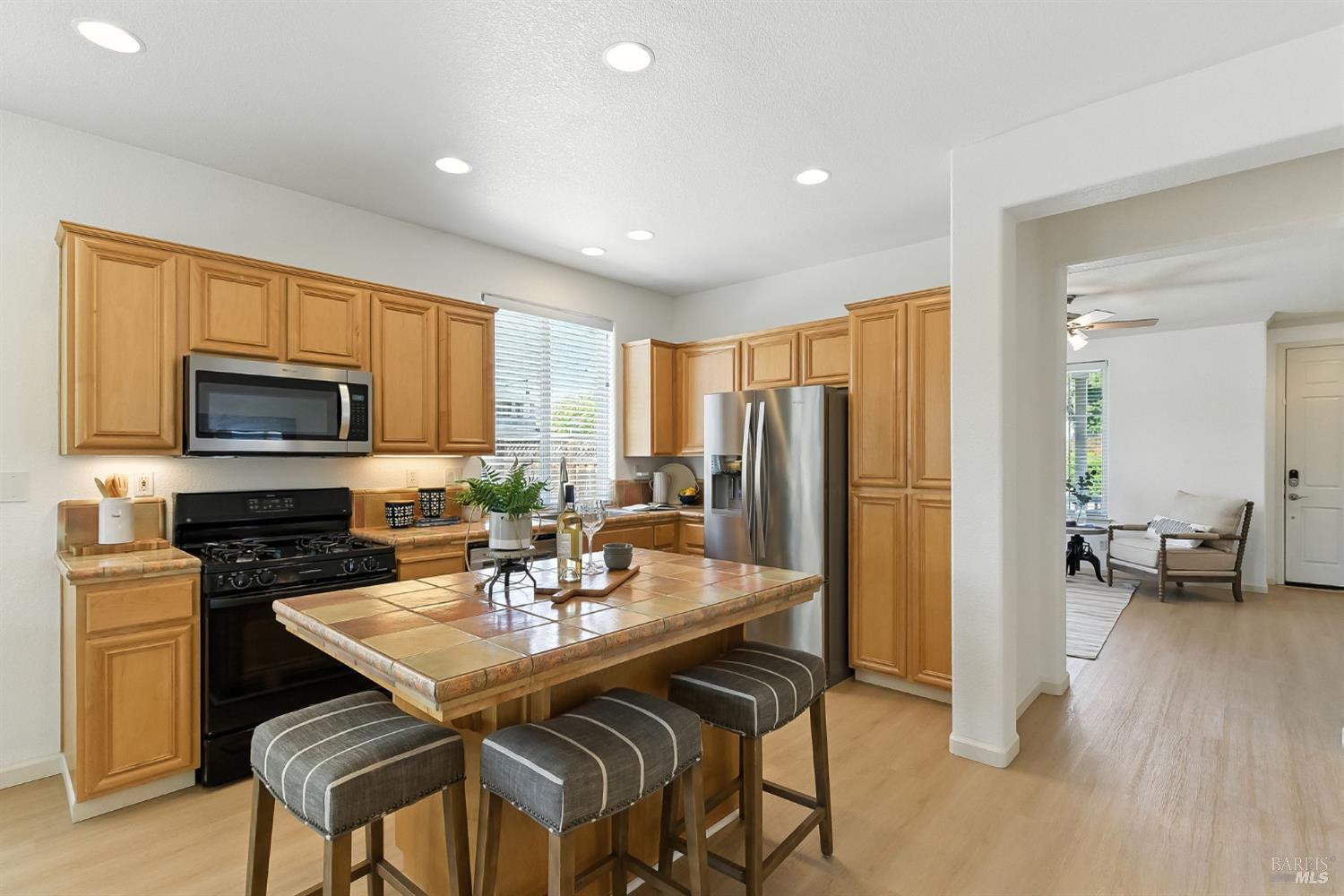 Detail Gallery Image 9 of 37 For 463 Goblet Pl, Windsor,  CA 95492 - 3 Beds | 2 Baths