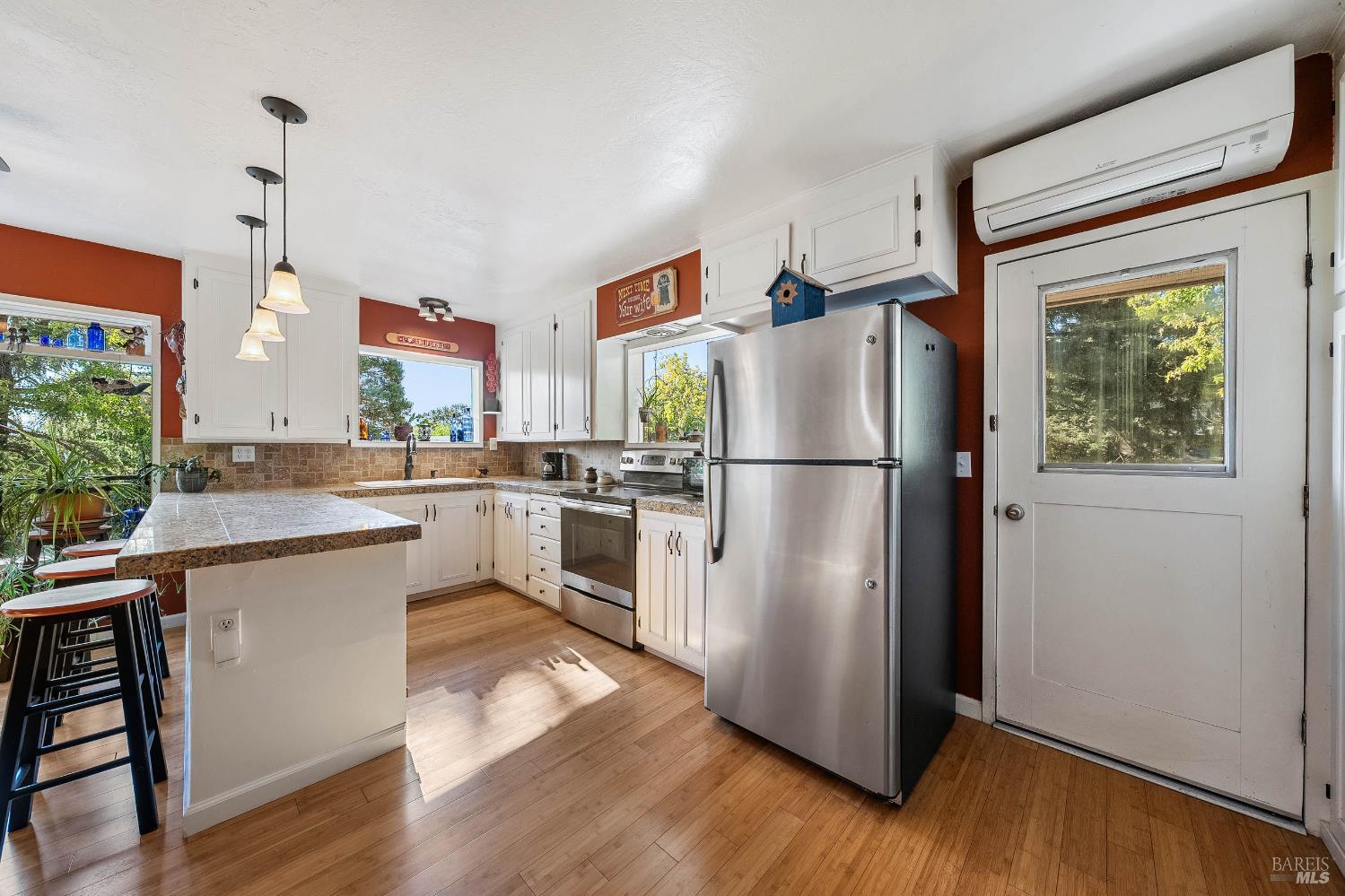 Detail Gallery Image 14 of 76 For 465 Hillcrest Dr, Lakeport,  CA 95453 - 3 Beds | 1/2 Baths