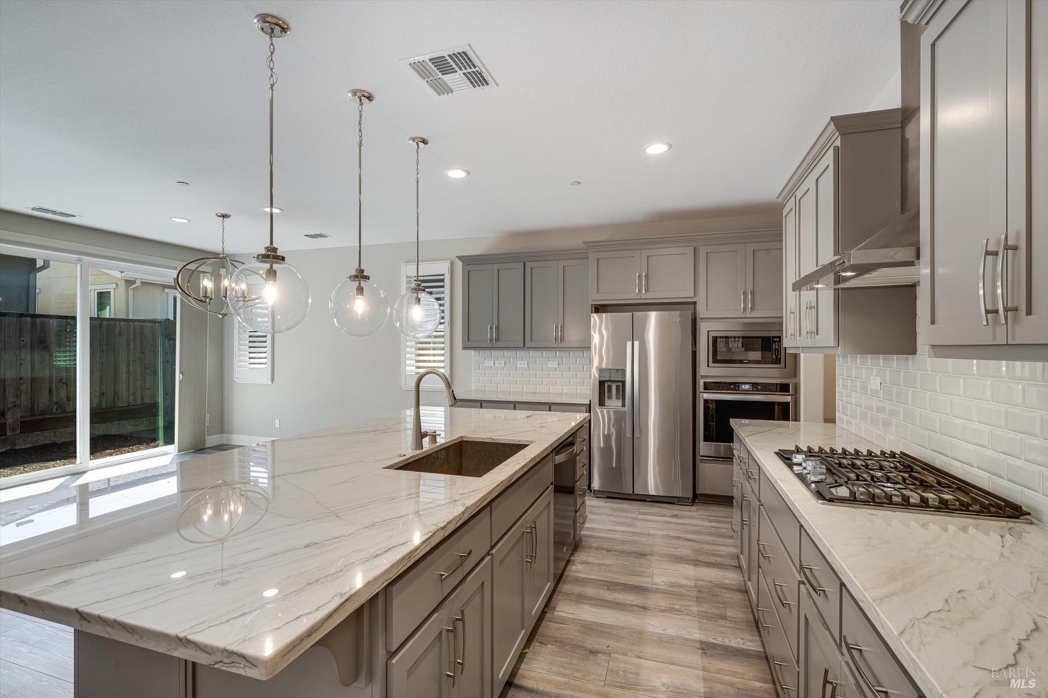 Detail Gallery Image 15 of 45 For 5646 Kameron Pl, Rohnert Park,  CA 94928 - 3 Beds | 2/1 Baths