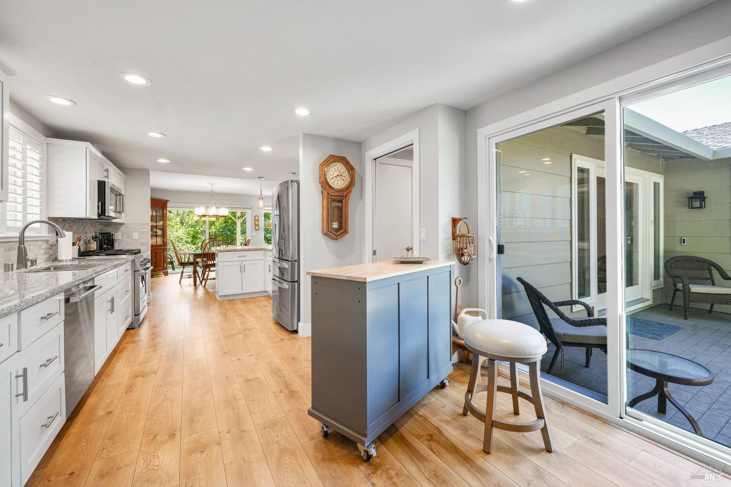 Detail Gallery Image 15 of 44 For 6493 Meadowridge Ct, Santa Rosa,  CA 95409 - 2 Beds | 2 Baths