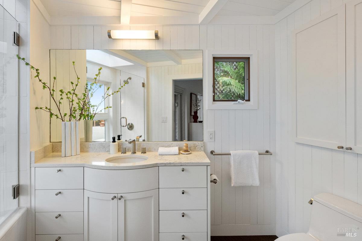 Detail Gallery Image 32 of 99 For 125 Laurel Ave, Stinson Beach,  CA 94970 - 3 Beds | 3 Baths