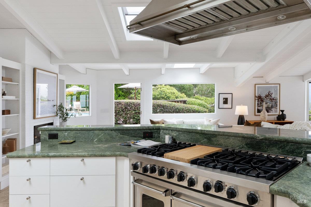 Detail Gallery Image 26 of 99 For 125 Laurel Ave, Stinson Beach,  CA 94970 - 3 Beds | 3 Baths