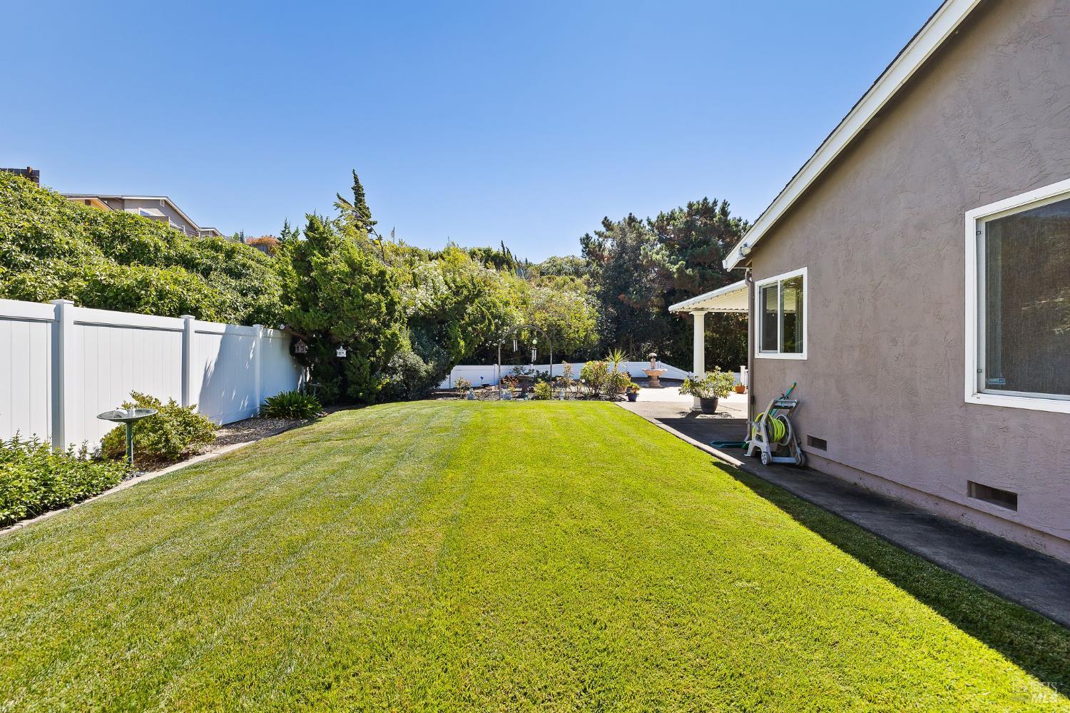 Detail Gallery Image 34 of 58 For 132 Chelsea Hills Dr, Benicia,  CA 94510 - 3 Beds | 2 Baths
