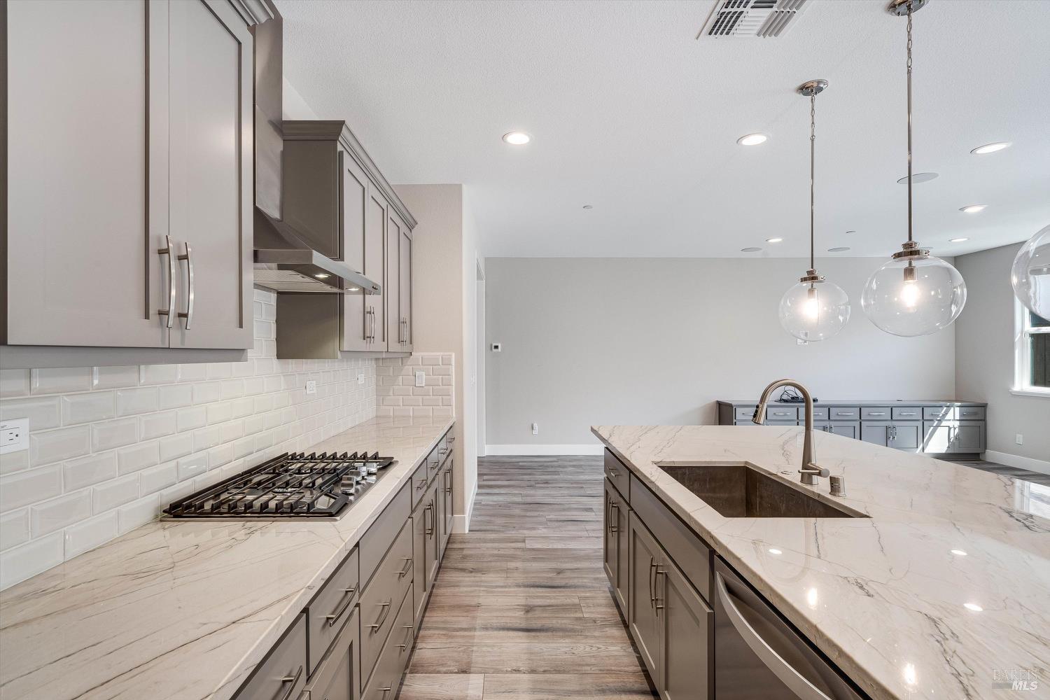 Detail Gallery Image 12 of 45 For 5646 Kameron Pl, Rohnert Park,  CA 94928 - 3 Beds | 2/1 Baths