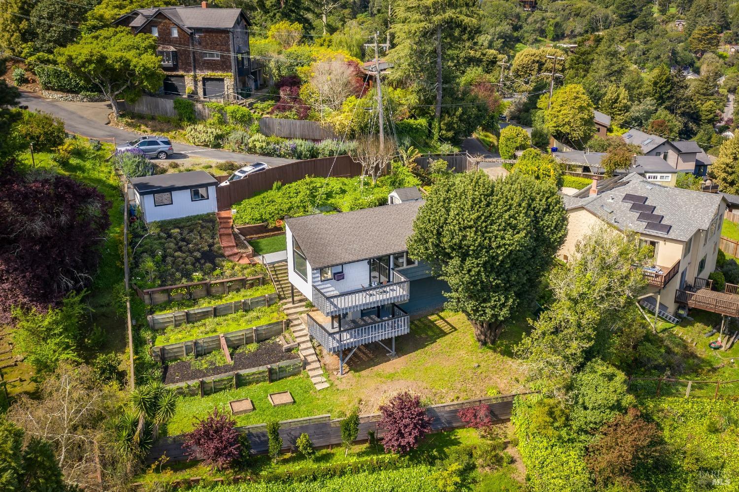 Detail Gallery Image 14 of 74 For 711 Alta Vista Rd, Mill Valley,  CA 94941 - 4 Beds | 2 Baths