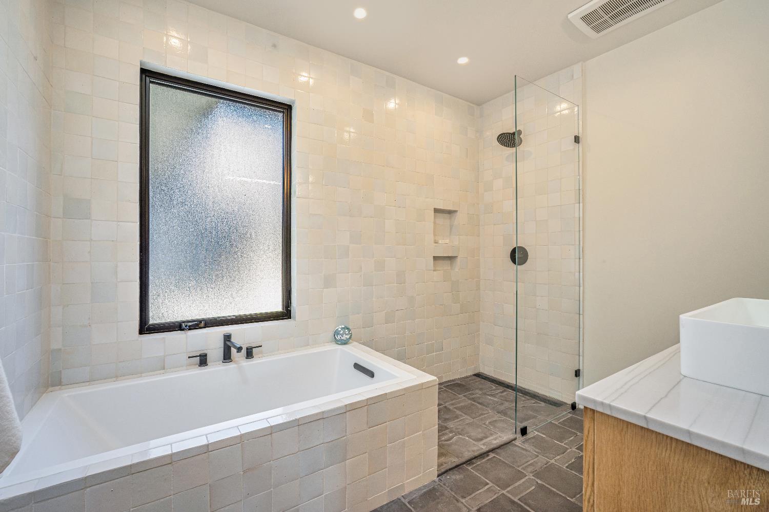 Detail Gallery Image 13 of 34 For 5190 Volkerts Rd, Sebastopol,  CA 95472 - 3 Beds | 2 Baths