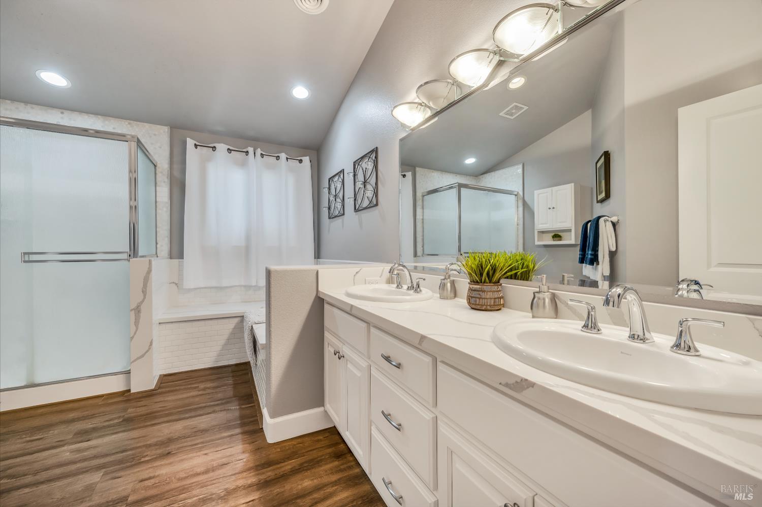 Detail Gallery Image 3 of 31 For 19863 Mountain Mdws, Hidden Valley Lake,  CA 95467 - 3 Beds | 2 Baths