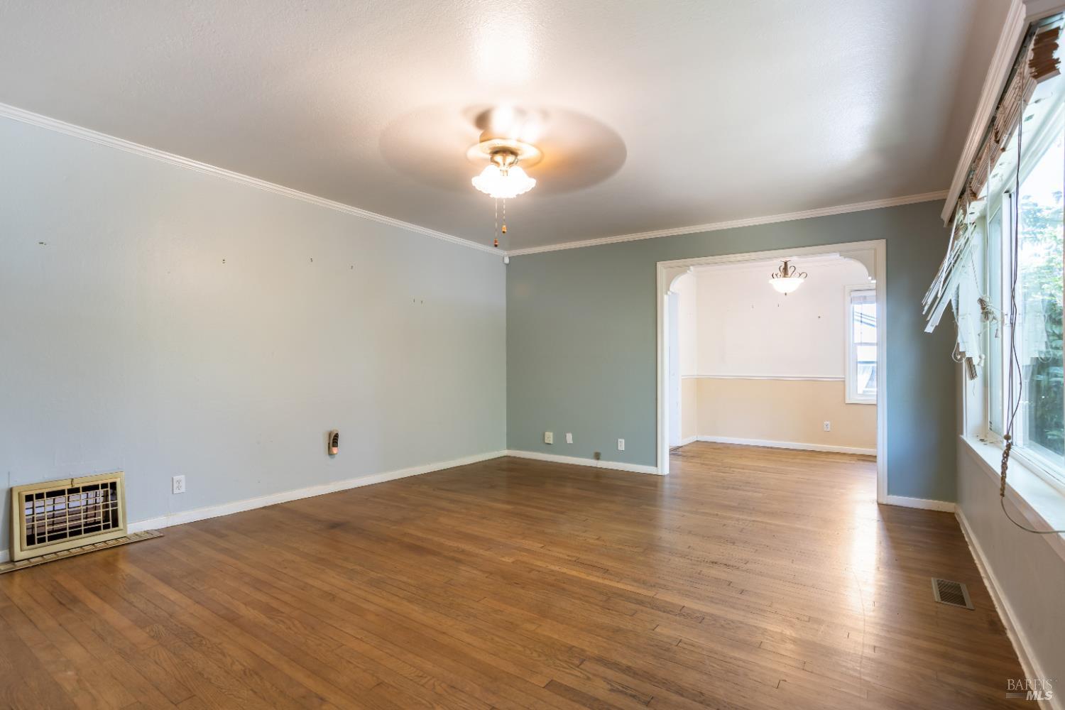 Detail Gallery Image 4 of 32 For 127 Hill Dr, Vallejo,  CA 94590 - 3 Beds | 1 Baths