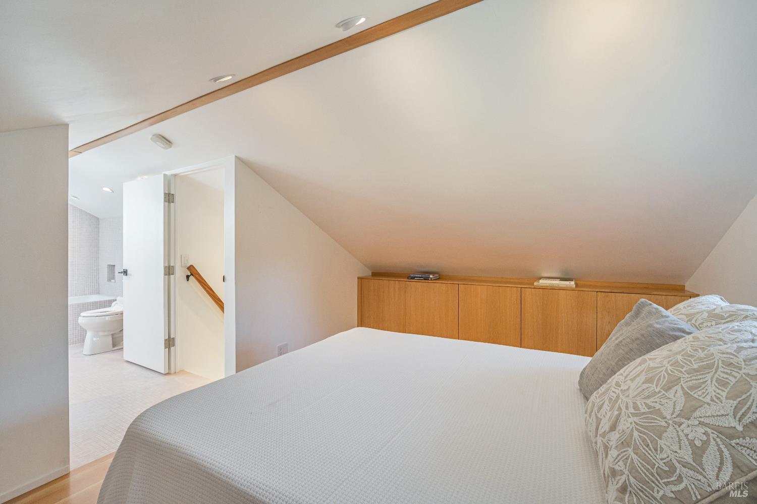Detail Gallery Image 18 of 34 For 5190 Volkerts Rd, Sebastopol,  CA 95472 - 3 Beds | 2 Baths