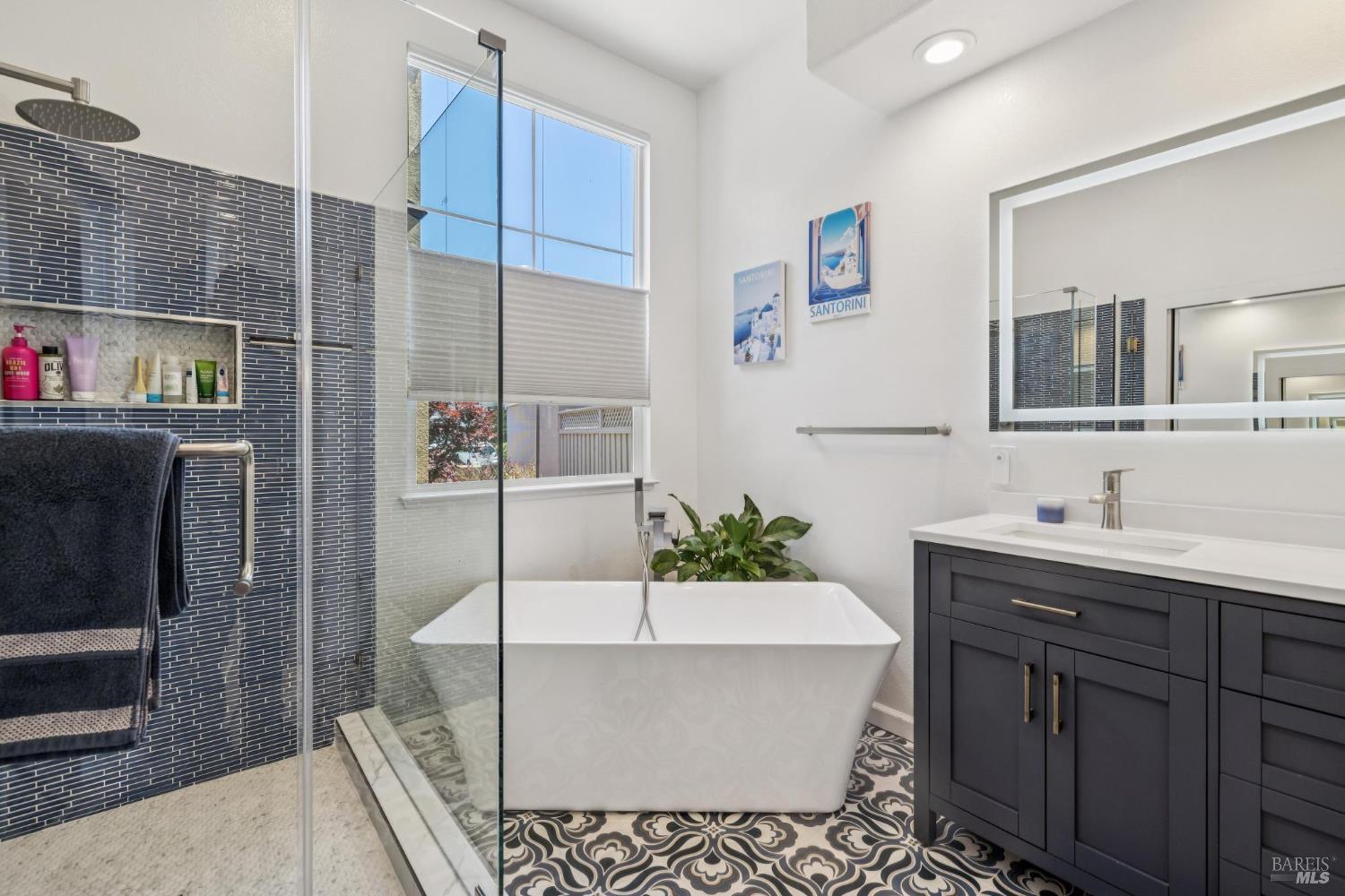 Detail Gallery Image 37 of 51 For 1917 Falcon Ridge Dr, Petaluma,  CA 94954 - 3 Beds | 2 Baths