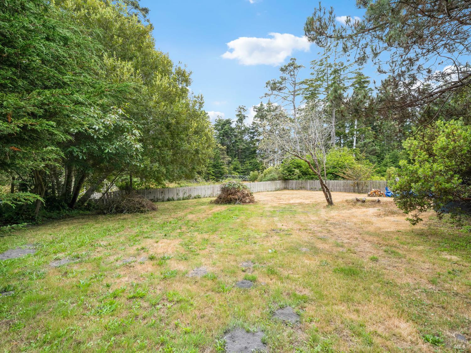 Detail Gallery Image 37 of 41 For 10392 Hills Rd, Mendocino,  CA 95460 - 2 Beds | 1 Baths