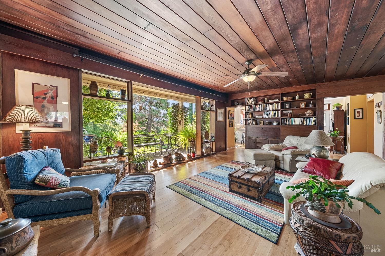 Detail Gallery Image 4 of 76 For 465 Hillcrest Dr, Lakeport,  CA 95453 - 3 Beds | 1/2 Baths