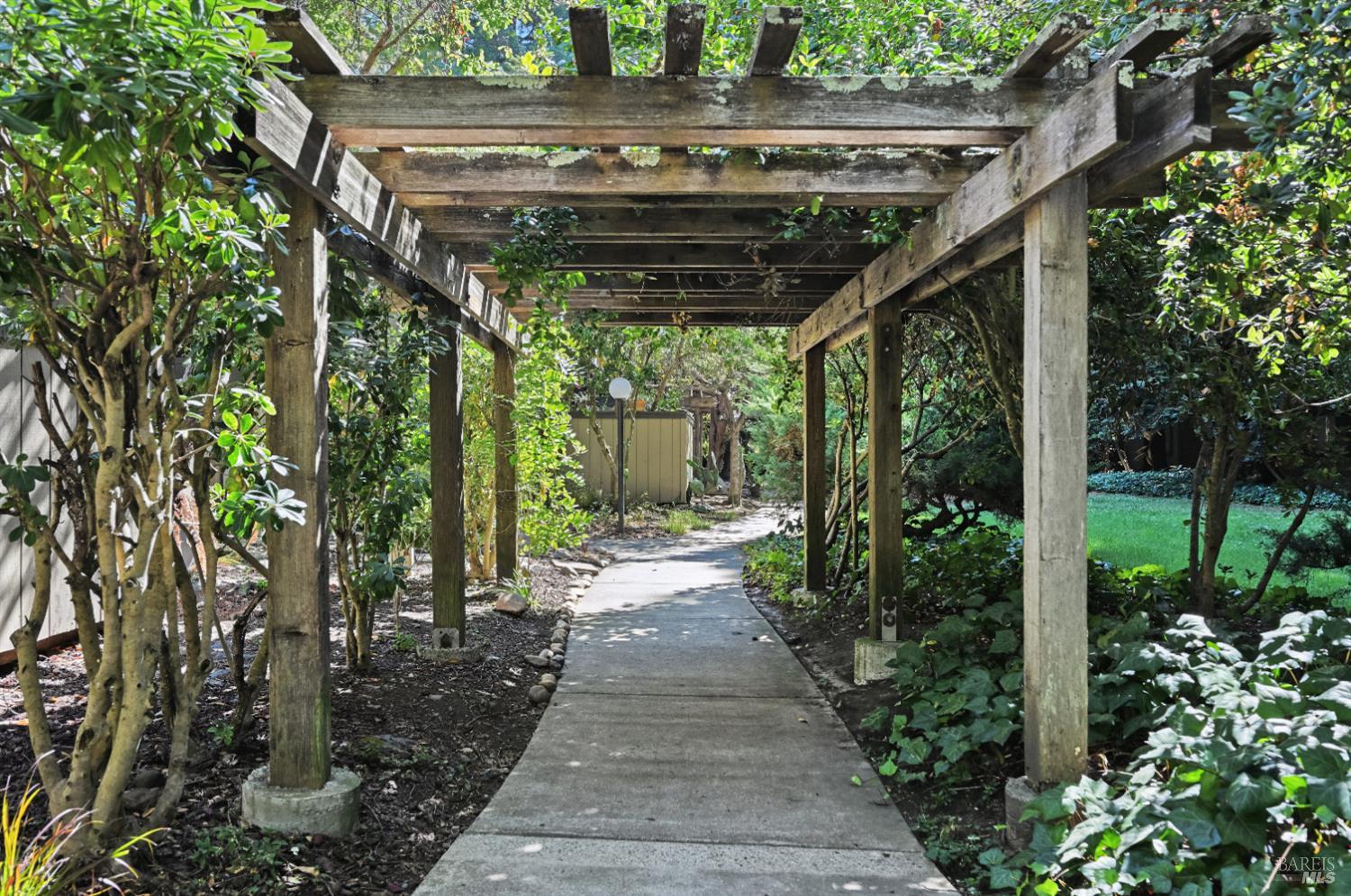 Detail Gallery Image 31 of 38 For 43 Creek Ct, Cotati,  CA 94931 - 2 Beds | 1 Baths