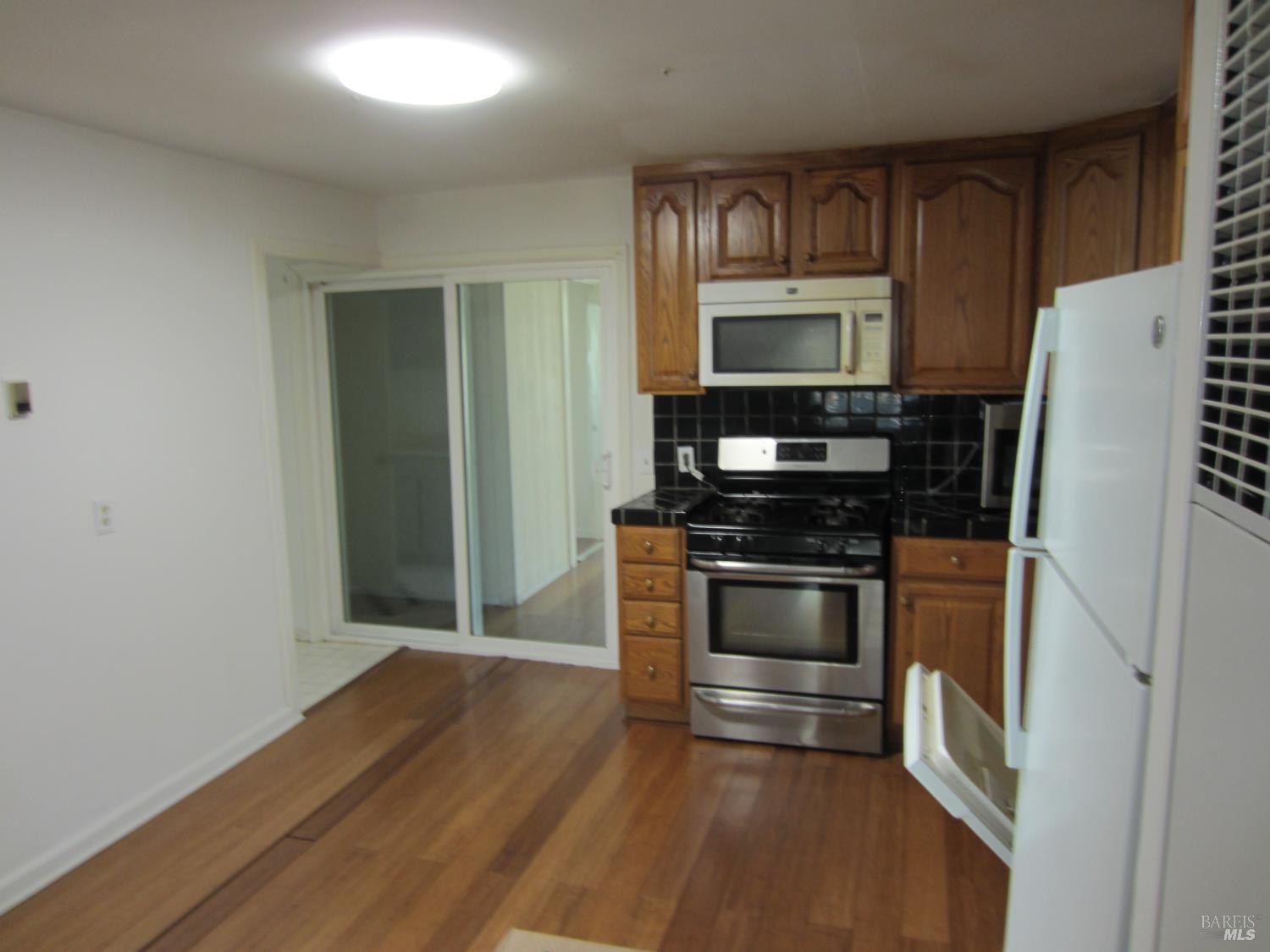 Detail Gallery Image 6 of 15 For 514 Montezuma St, Rio Vista,  CA 94571 - 2 Beds | 2 Baths