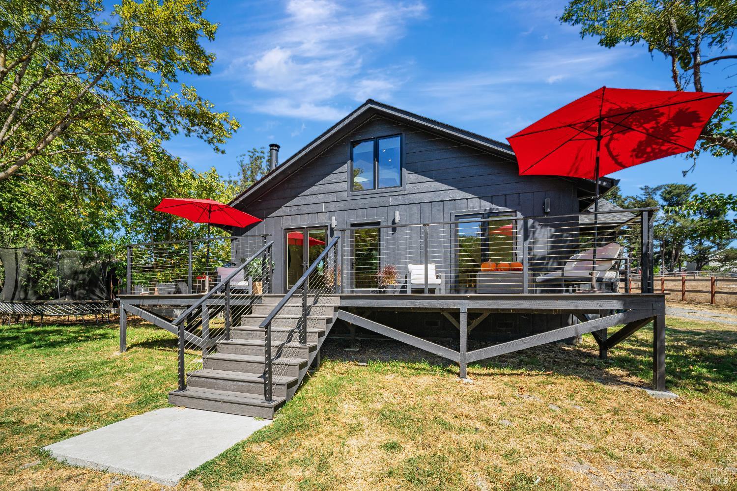 Detail Gallery Image 2 of 34 For 5190 Volkerts Rd, Sebastopol,  CA 95472 - 3 Beds | 2 Baths
