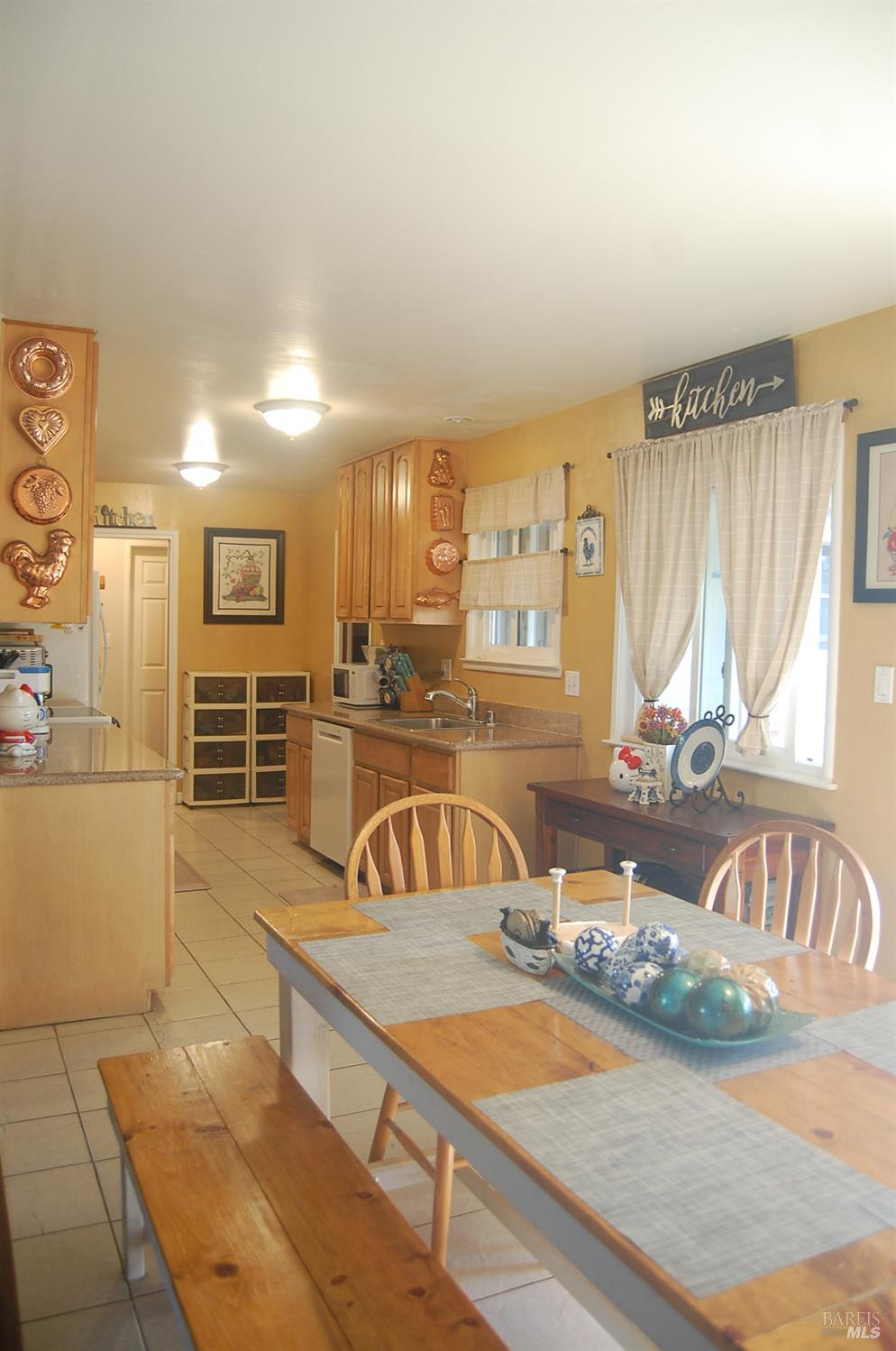 Detail Gallery Image 7 of 17 For 249 Howard Ave, Vallejo,  CA 94589 - 3 Beds | 2 Baths