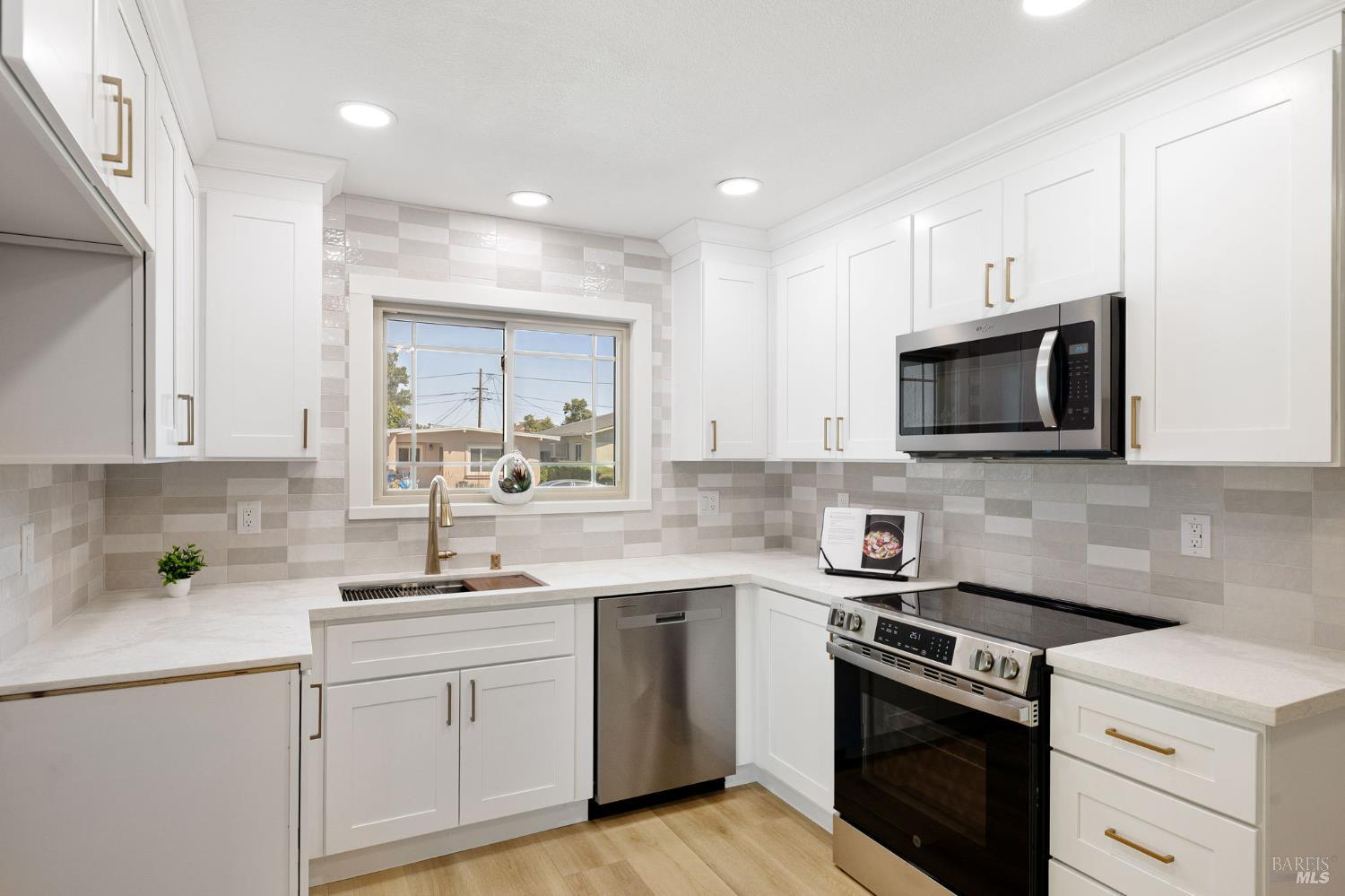 Detail Gallery Image 10 of 33 For 242 Arbor St, Vacaville,  CA 95688 - 3 Beds | 2 Baths