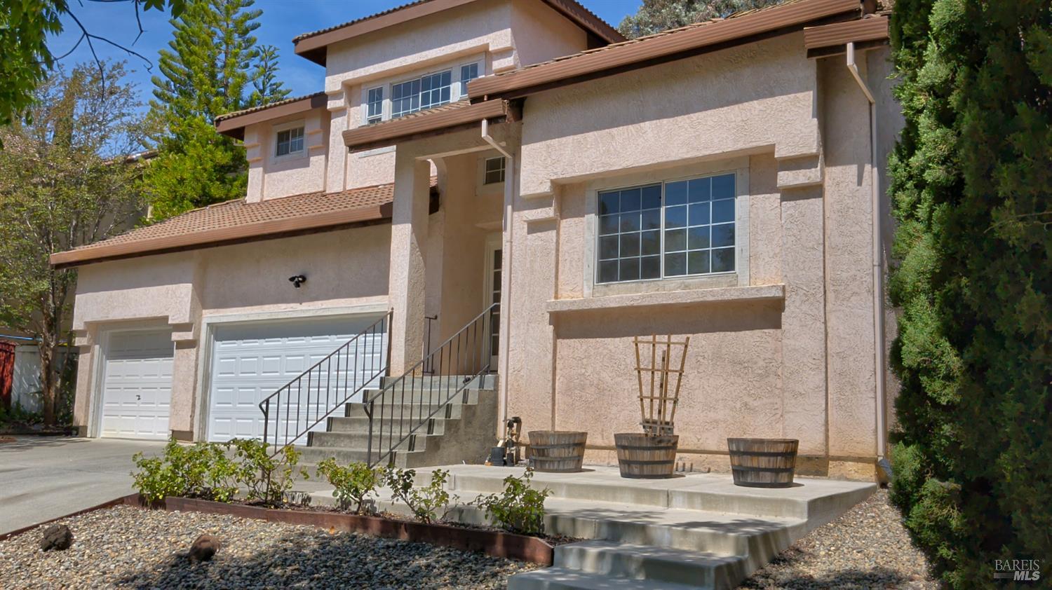 Detail Gallery Image 6 of 20 For 2220 Fox Glen Dr, Fairfield,  CA 94534 - 5 Beds | 3 Baths
