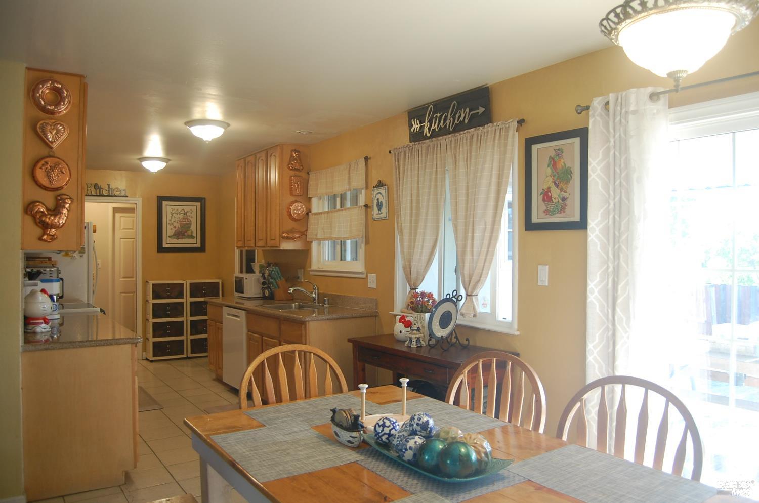 Detail Gallery Image 6 of 17 For 249 Howard Ave, Vallejo,  CA 94589 - 3 Beds | 2 Baths