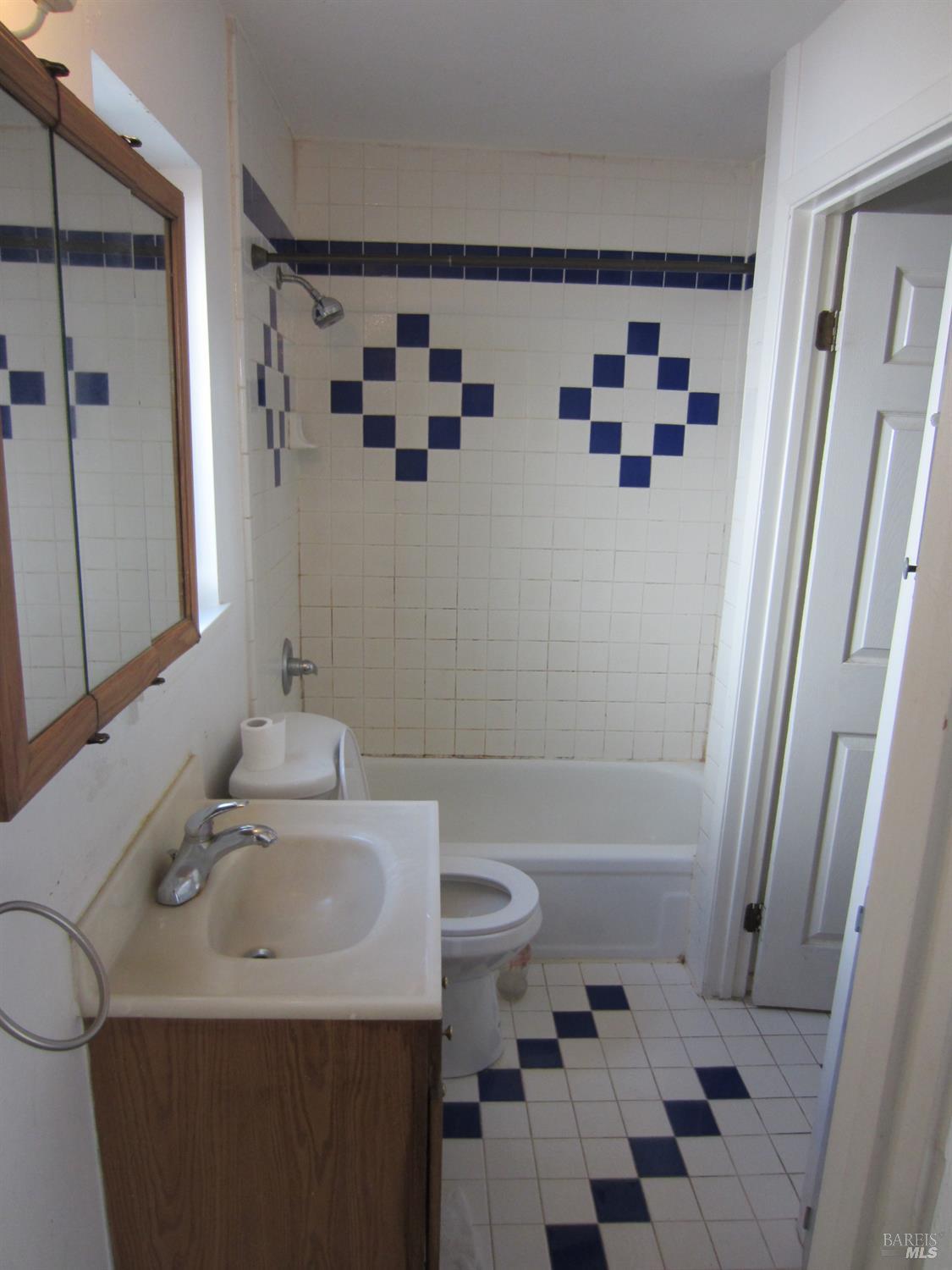 Detail Gallery Image 8 of 15 For 514 Montezuma St, Rio Vista,  CA 94571 - 2 Beds | 2 Baths
