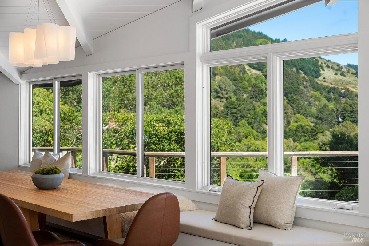 Detail Gallery Image 17 of 99 For 125 Laurel Ave, Stinson Beach,  CA 94970 - 3 Beds | 3 Baths