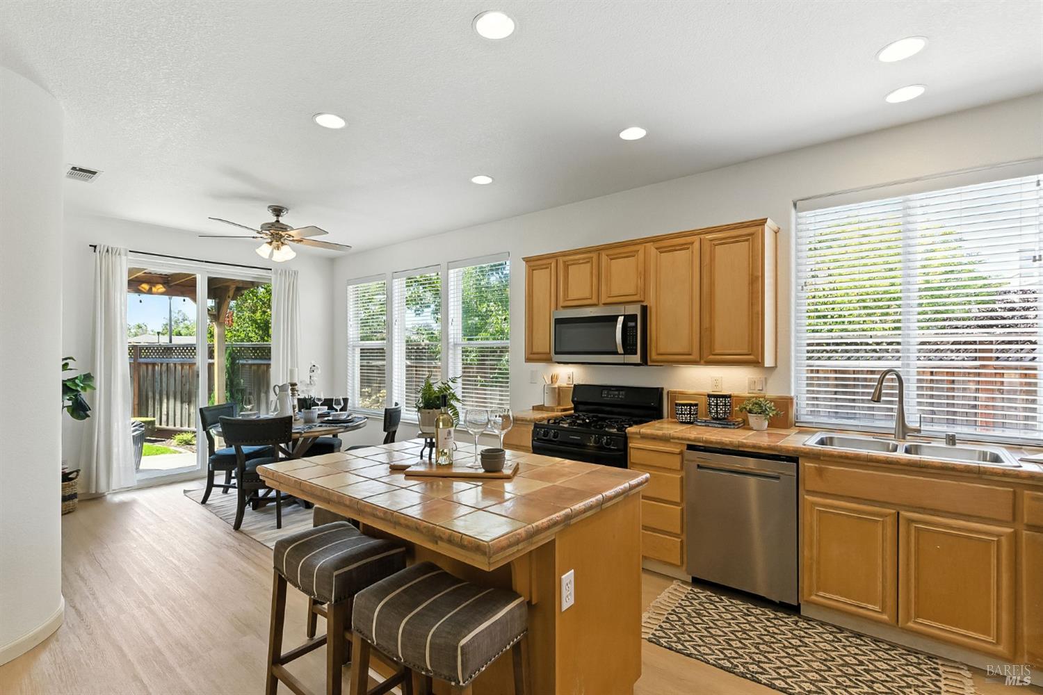 Detail Gallery Image 8 of 37 For 463 Goblet Pl, Windsor,  CA 95492 - 3 Beds | 2 Baths